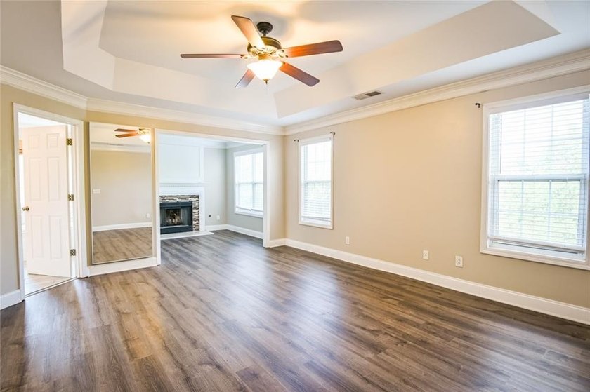 Wow, wow, wow! Experience this charming 6-bed and 3.5-bath - photo 25