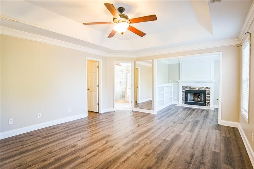 Wow, wow, wow! Experience this charming 6-bed and 3.5-bath - photo 26