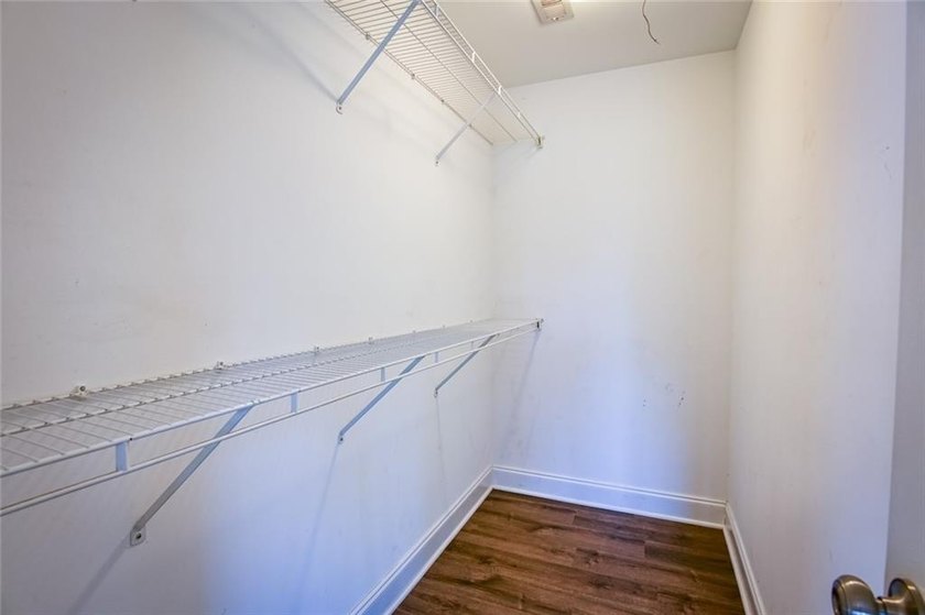 Wow, wow, wow! Experience this charming 6-bed and 3.5-bath - photo 27