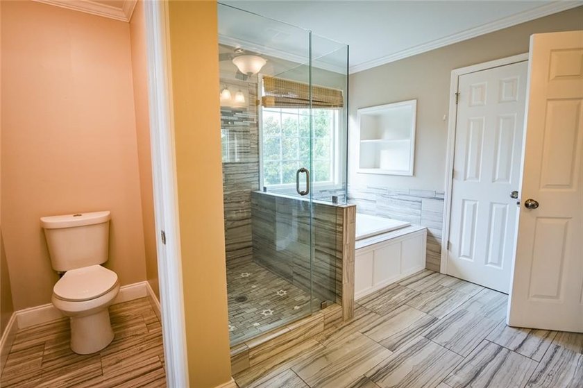 Wow, wow, wow! Experience this charming 6-bed and 3.5-bath - photo 30
