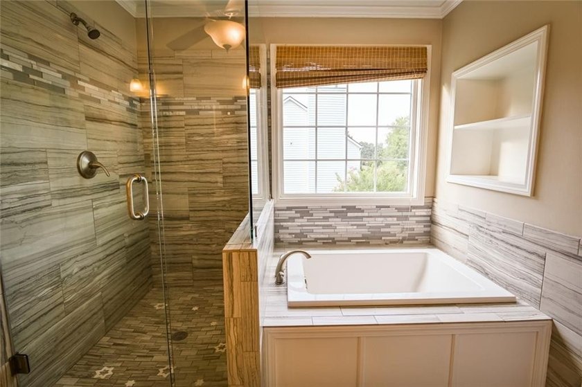 Wow, wow, wow! Experience this charming 6-bed and 3.5-bath - photo 31