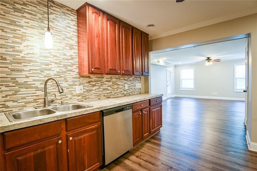 Wow, wow, wow! Experience this charming 6-bed and 3.5-bath - photo 34