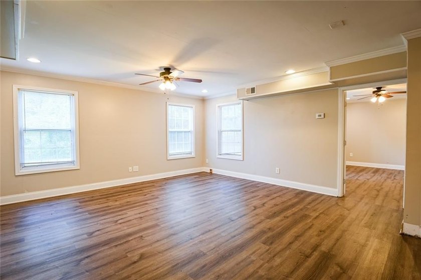 Wow, wow, wow! Experience this charming 6-bed and 3.5-bath - photo 35