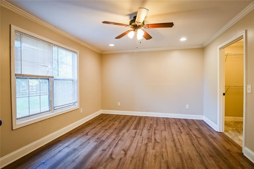 Wow, wow, wow! Experience this charming 6-bed and 3.5-bath - photo 36