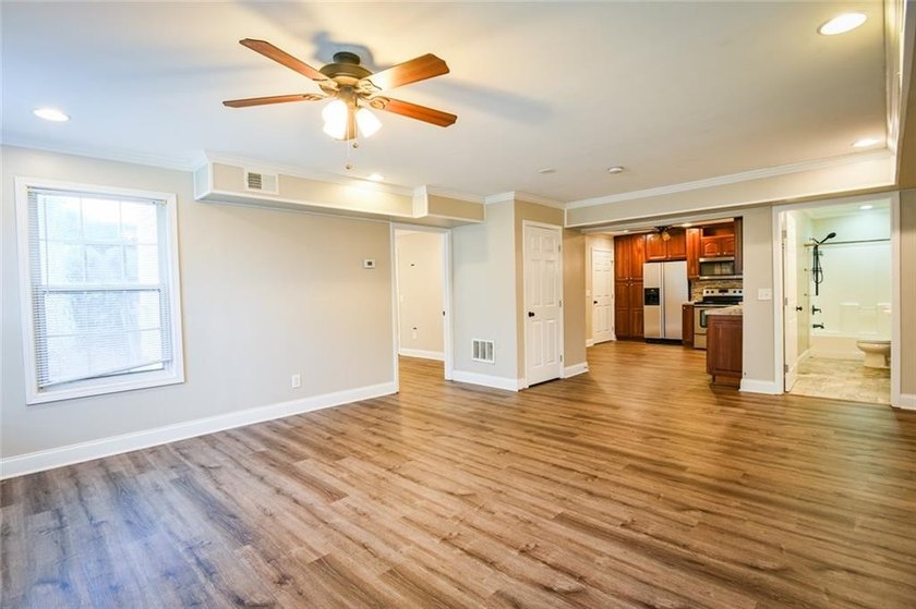 Wow, wow, wow! Experience this charming 6-bed and 3.5-bath - photo 43