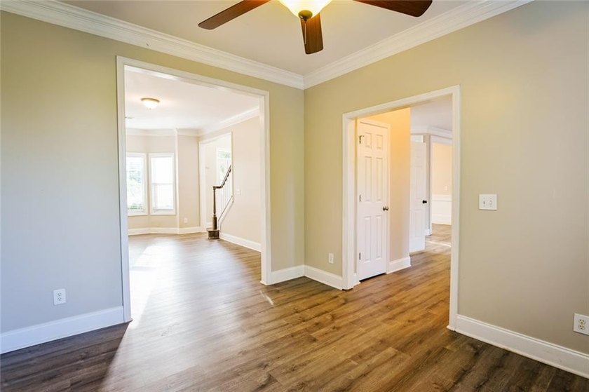 Wow, wow, wow! Experience this charming 6-bed and 3.5-bath - photo 44