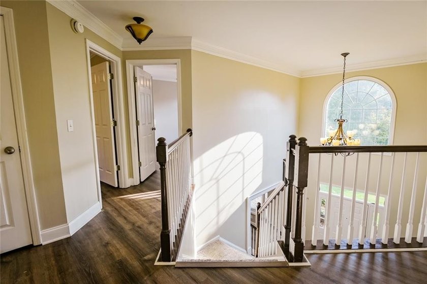 Wow, wow, wow! Experience this charming 6-bed and 3.5-bath - photo 45