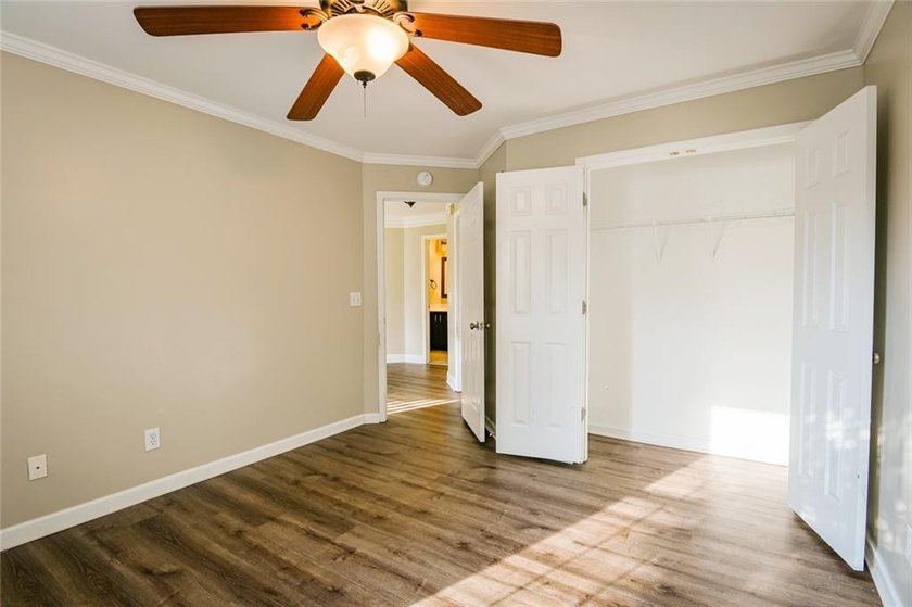 Wow, wow, wow! Experience this charming 6-bed and 3.5-bath - photo 46