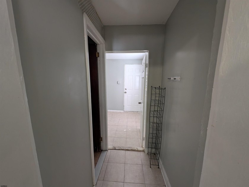 Newly Renovated Single Family Row Home. Two Story, Three - photo 8