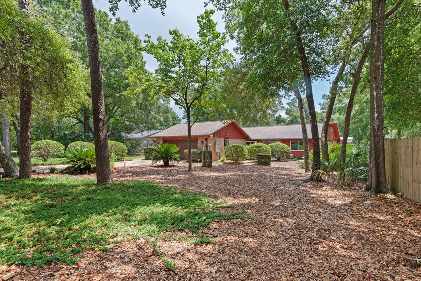 Ultimate Coastal Oasis: 4BR Home on Rare .553 Acre with Private - photo 4
