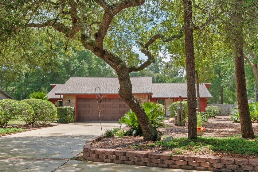 Ultimate Coastal Oasis: 4BR Home on Rare .553 Acre with Private - photo 5