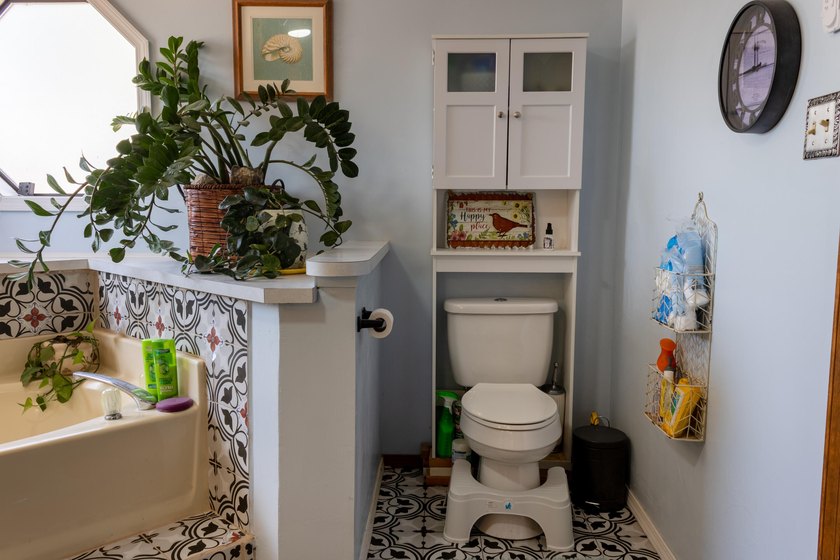 Welcome to this beautifully remodeled, turnkey 3-bedroom, 2-bath - photo 10