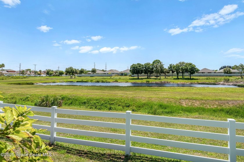 Beautiful home in the gated 55+ community of Alamanda Key! This - photo 36