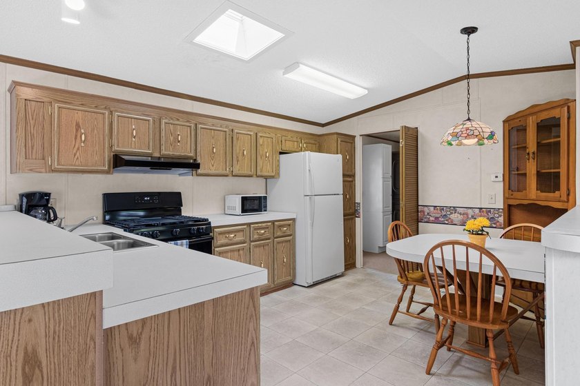 Two bedroom two bathroom well maintained home within the - photo 6