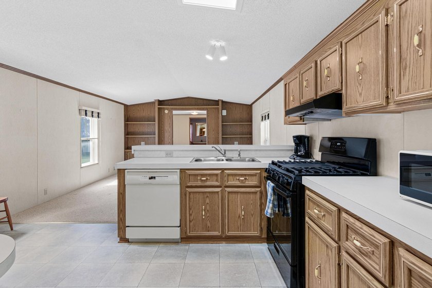 Two bedroom two bathroom well maintained home within the - photo 7