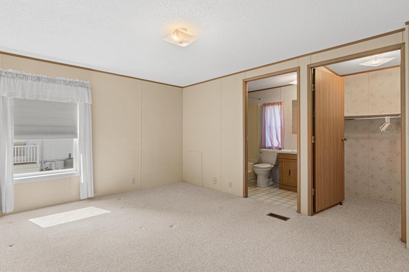 Two bedroom two bathroom well maintained home within the - photo 8
