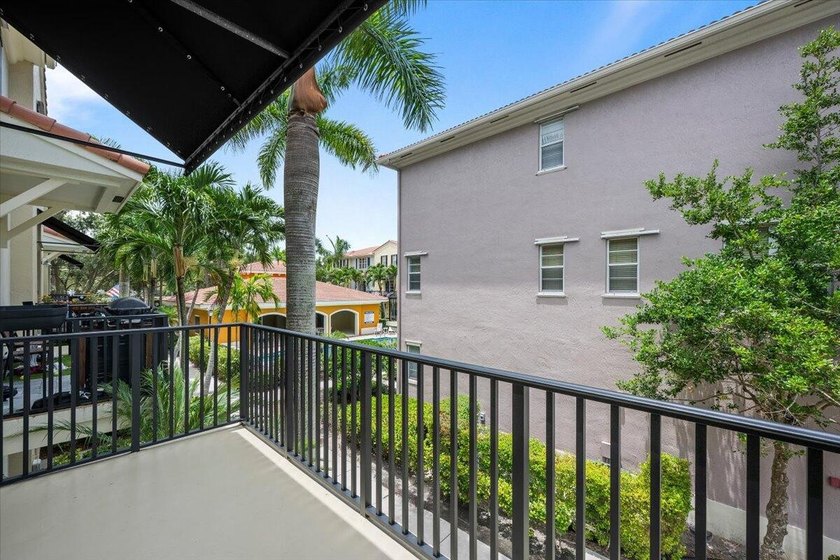 Welcome to 127 Greenwich Circle, a beautifully situated end-unit - photo 12