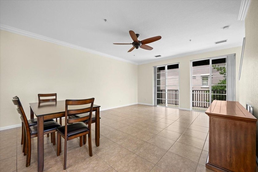 Welcome to 127 Greenwich Circle, a beautifully situated end-unit - photo 13