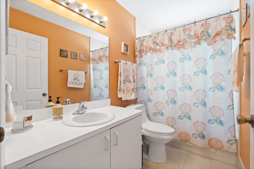 This charming one-story home features a spacious open floor plan - photo 20
