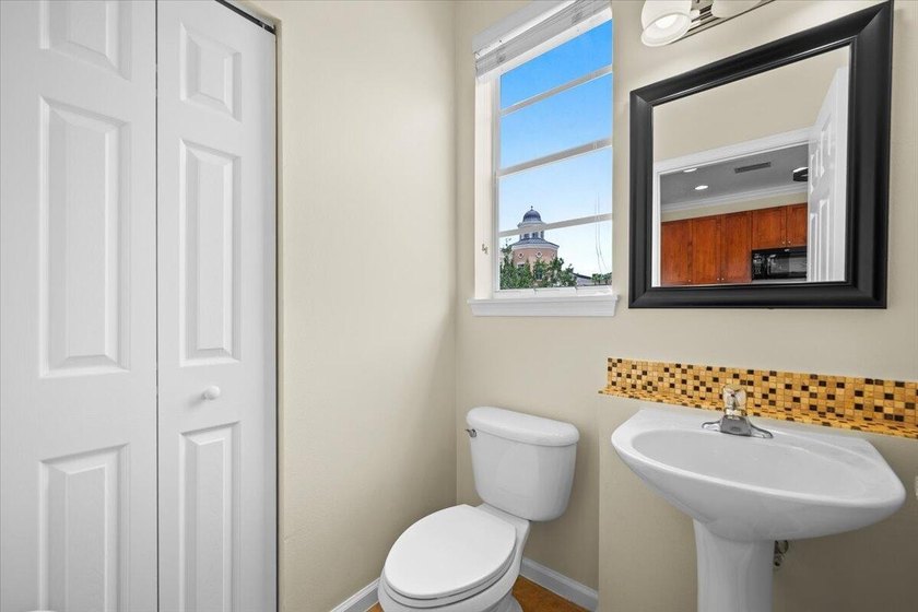 Welcome to 127 Greenwich Circle, a beautifully situated end-unit - photo 21