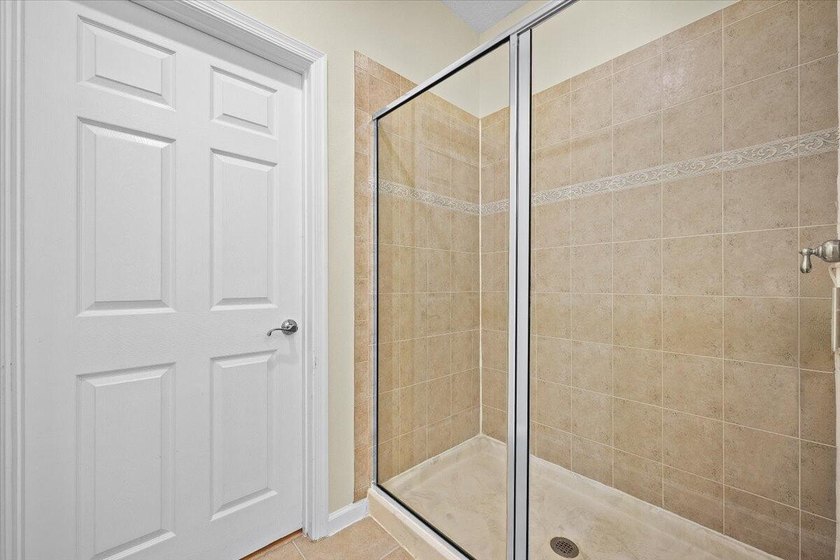 Welcome to 127 Greenwich Circle, a beautifully situated end-unit - photo 25