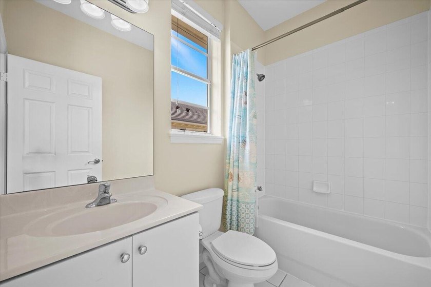Welcome to 127 Greenwich Circle, a beautifully situated end-unit - photo 27