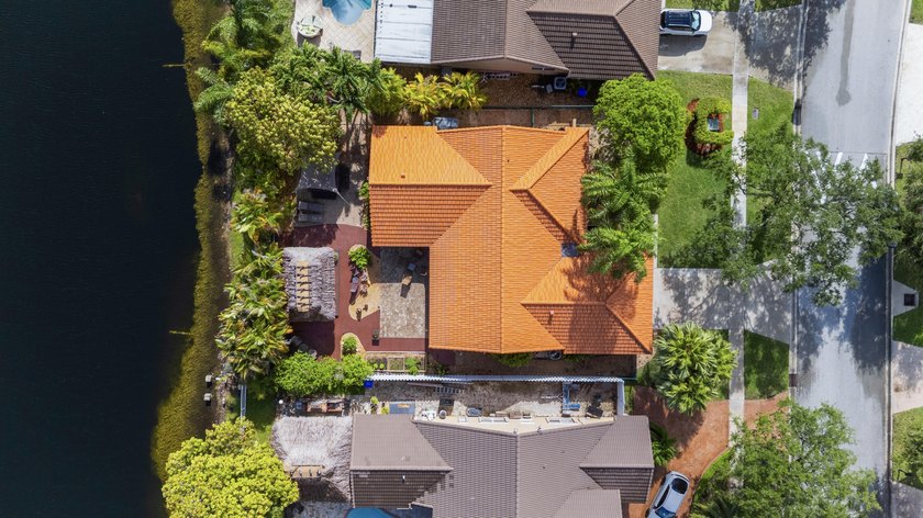 This charming one-story home features a spacious open floor plan - photo 41