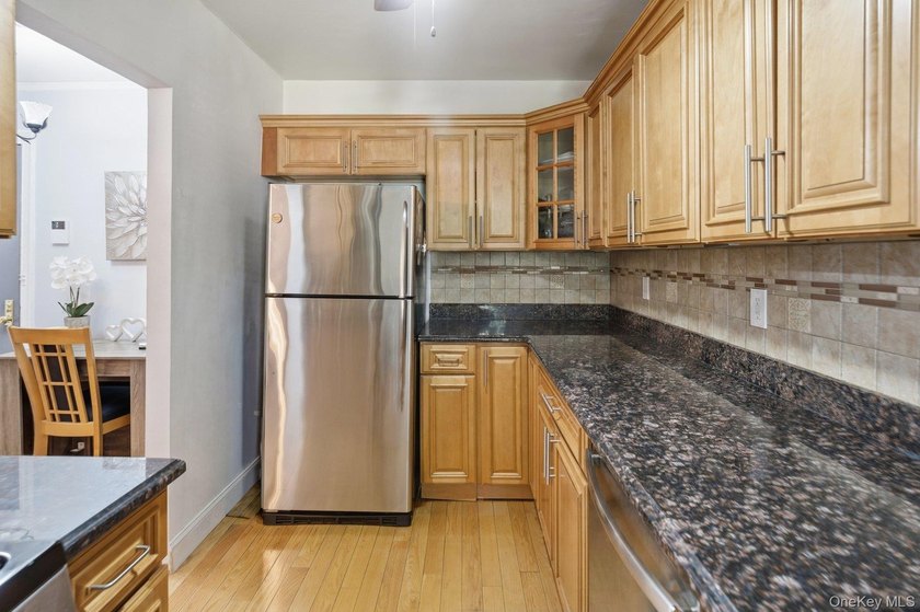 Step into this bright and inviting 1-bedroom, 1-bathroom home in - photo 6