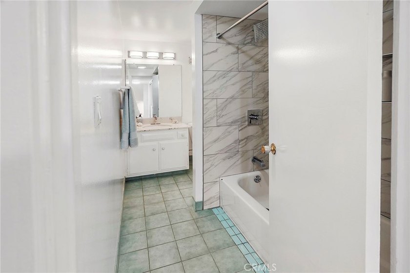 Beautiful Marina Del Rey townhome located in the highly - photo 22