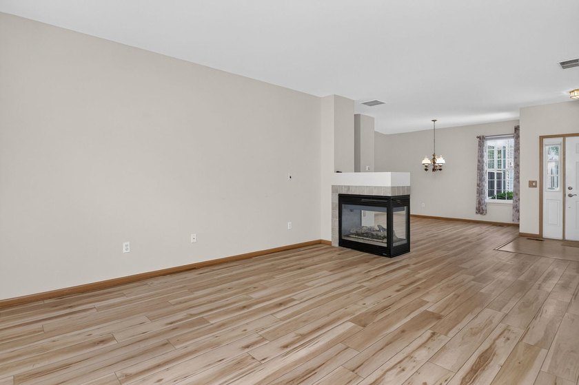 Welcome to effortless living in Grand Haven, one of Romeoville's - photo 4