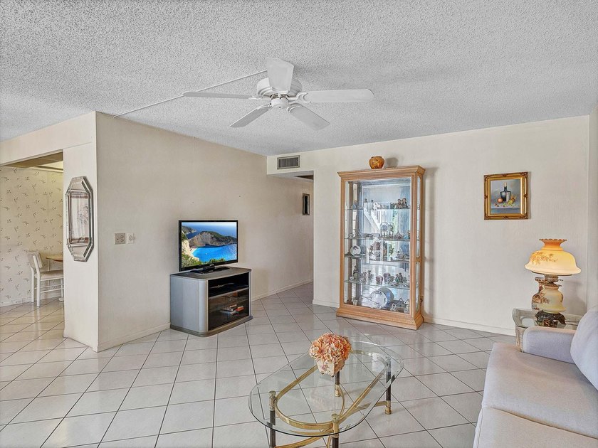 A rare opportunity to own a bright and spacious 2 bedroom, 2 - photo 11