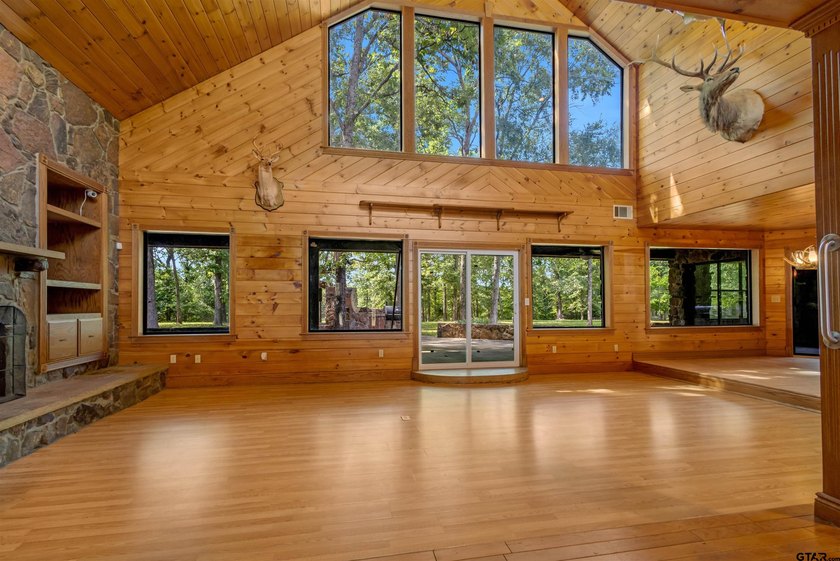 Experience the perfect blend of privacy, comfort, and East Texas - photo 3