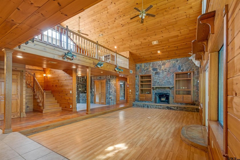 Experience the perfect blend of privacy, comfort, and East Texas - photo 4
