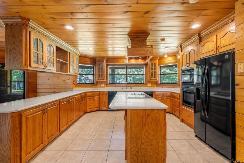 Experience the perfect blend of privacy, comfort, and East Texas - photo 7