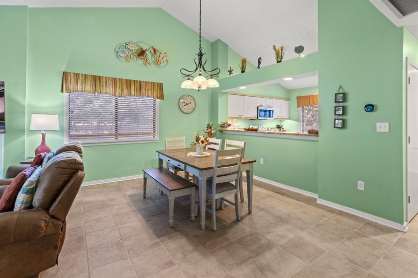 Welcome to Unit 14-E in Richmond Park at Kingston Plantation. A - photo 4