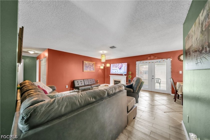 Discover this charming and well-maintained 3-bedroom, 2-bathroom - photo 14