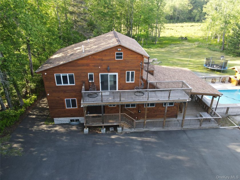 **Turnkey Catskills Retreat &amp; Proven Income-Producing - photo 3