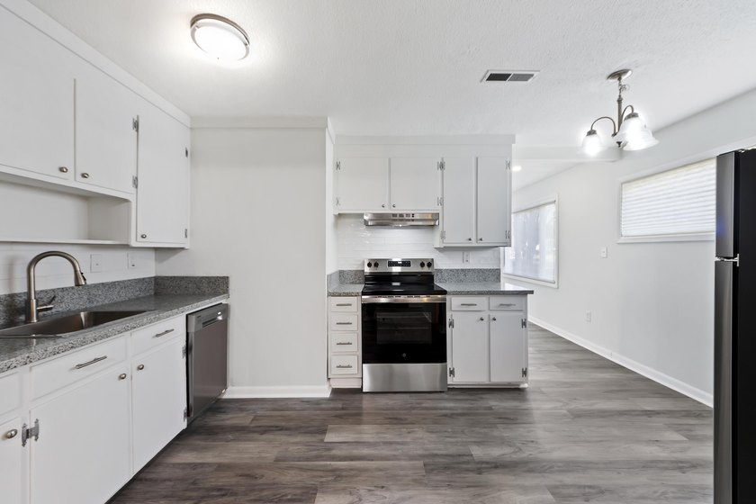 Fully renovated and move-in ready! This 4-bedroom, 2-bath home - photo 10