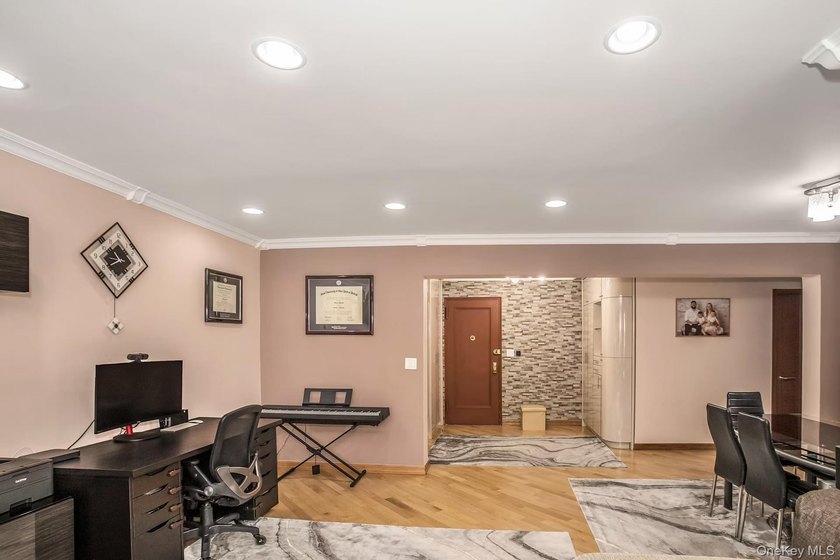 True 2 bed 2 bath unit, 1200 square feet with Dining room - photo 6
