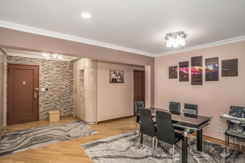 True 2 bed 2 bath unit, 1200 square feet with Dining room - photo 9