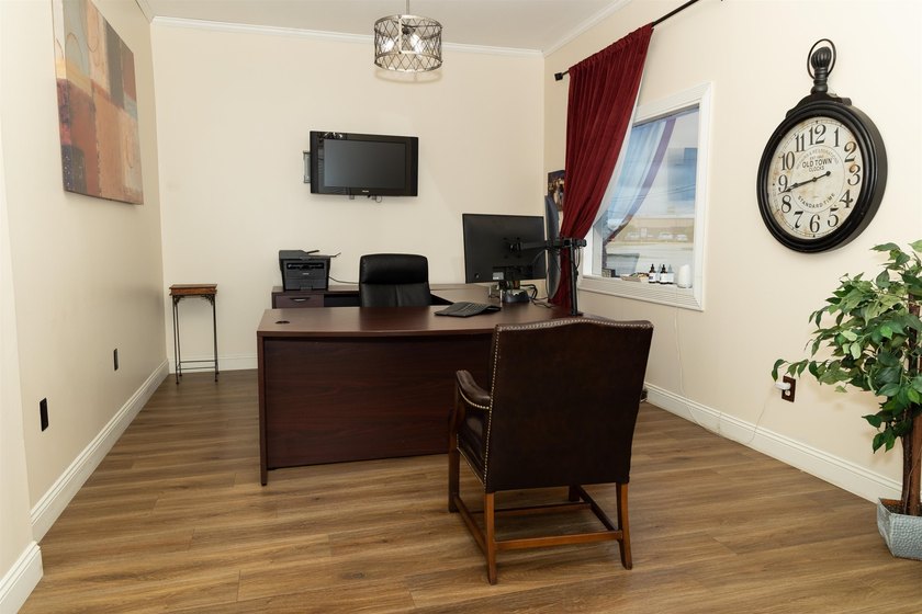 Well-located +/-2,070 SF office building available on St - photo 4