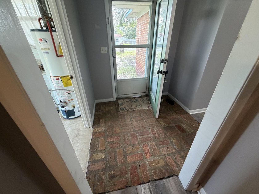 Investment opportunity! Strategically located minutes from - photo 8