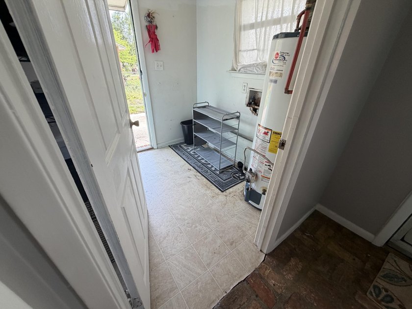 Investment opportunity! Strategically located minutes from - photo 9