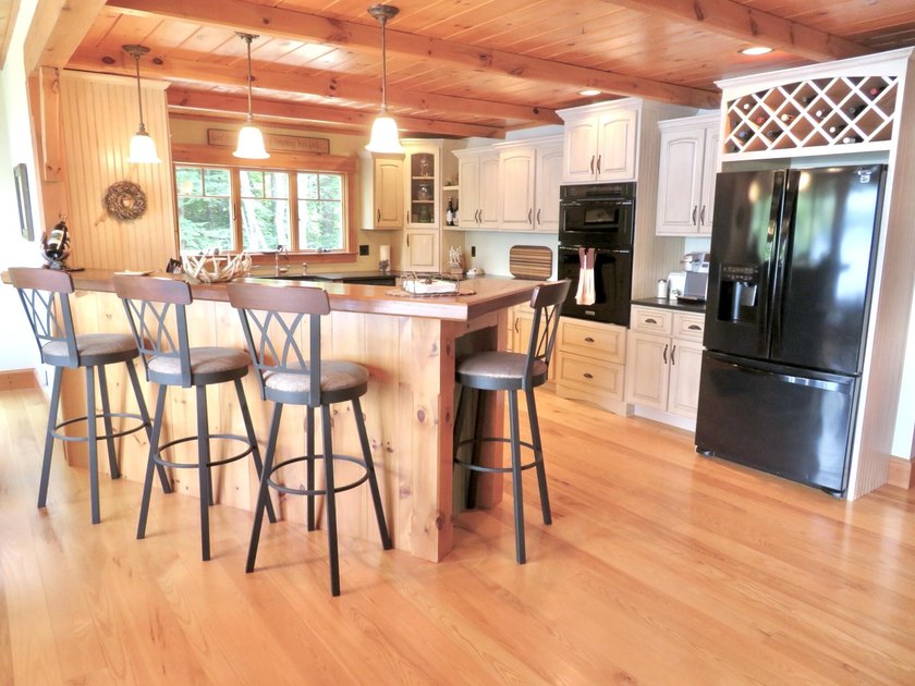 *LAKE LIVING AT IT'S BEST* This gorgeous Lake House is - photo 11
