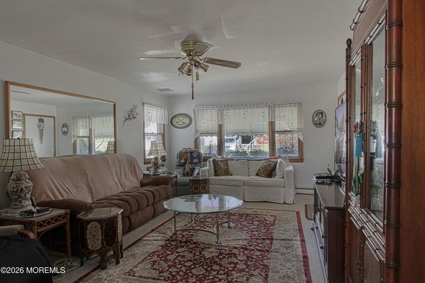 This fine house 2ith 2 bedrooms and full bath sits on a large - photo 4