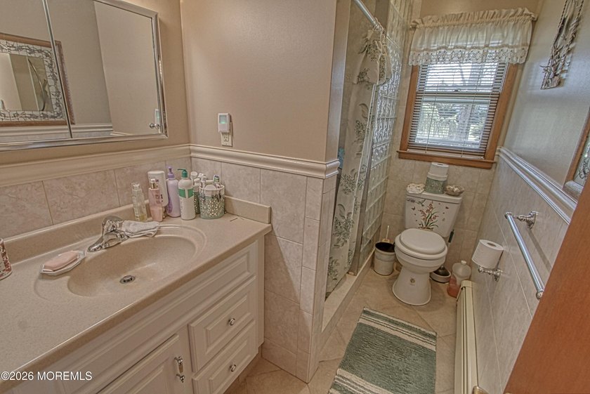 This fine house 2ith 2 bedrooms and full bath sits on a large - photo 9