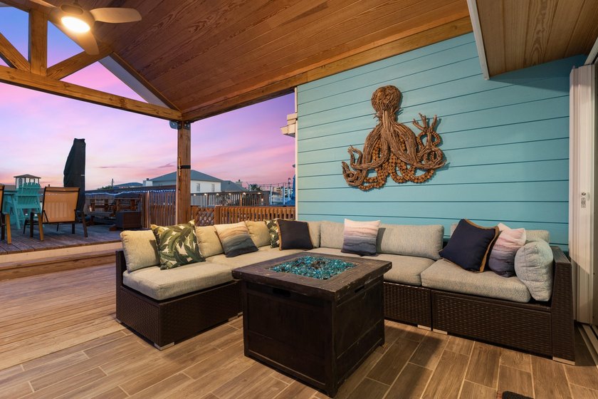 Waterfront living meets beach lifestyle in this beautifully - photo 2