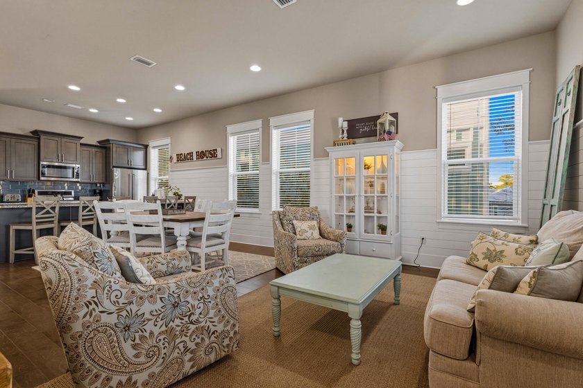 Perfectly positioned in the sought after Highland Parks - photo 4
