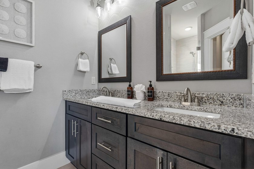 Perfectly positioned in the sought after Highland Parks - photo 9