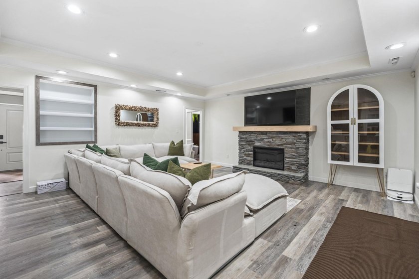 Exceptional all-brick estate set on 3.47 acres in a private - photo 5